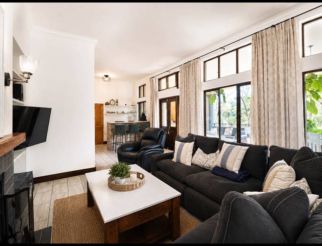5 BEDROOM GOLF ESTATE FOR SALE IN BLUE VALLEY GOLF ESTATE